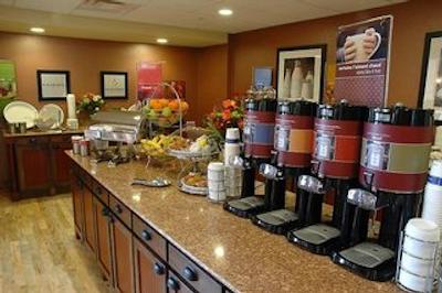 هامپتون این اند سویتز بای هیلتون منکتون