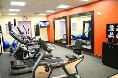 هامپتون این اند سویتز بای هیلتون منکتون