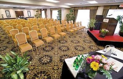 هامپتون این اند سویتز بای هیلتون منکتون