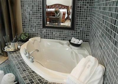 هامپتون این اند سویتز بای هیلتون منکتون