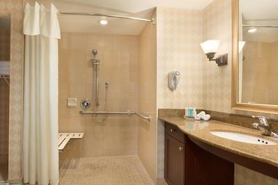 هموود سویتز ترنتو-اُاکویل