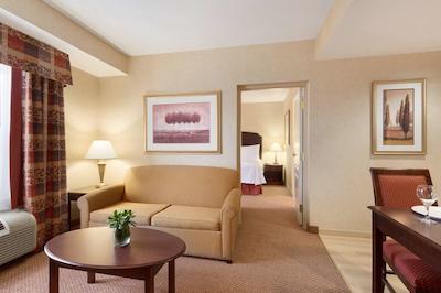 هموود سویتز ترنتو-اُاکویل