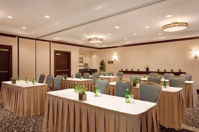 هموود سویتز ترنتو-اُاکویل