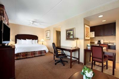 هموود سویتز ترنتو-اُاکویل