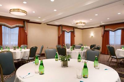 هموود سویتز ترنتو-اُاکویل