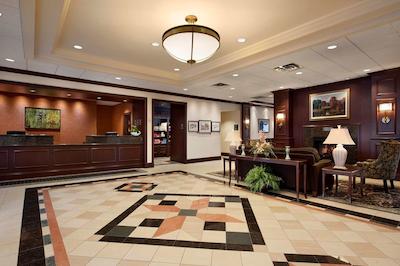 هموود سویتز ترنتو-اُاکویل