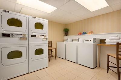 هموود سویتز ترنتو-اُاکویل