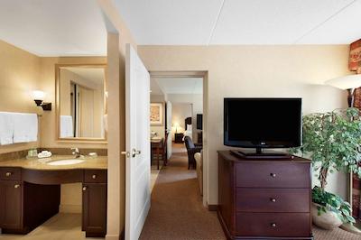 هموود سویتز ترنتو-اُاکویل