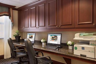 هموود سویتز ترنتو-اُاکویل