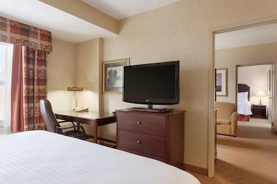 هموود سویتز ترنتو-اُاکویل