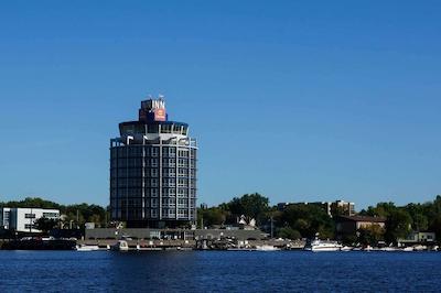 کلارین این لاکسید اند کنفرنس سنتر