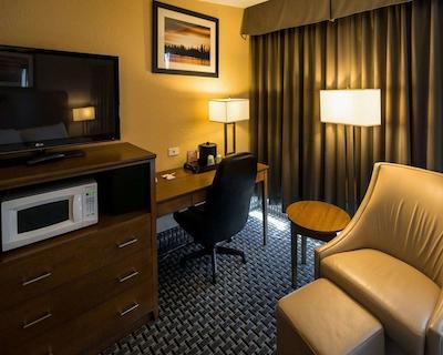 کلارین این لاکسید اند کنفرنس سنتر