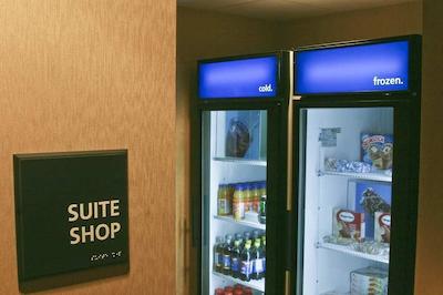 هامپتون این اند سویتز ادمنتون وست