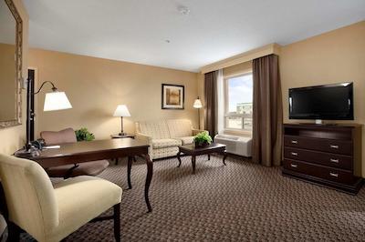 هامپتون این اند سویتز ادمنتون وست