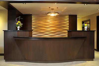 بست وسترن پلاس ادمنتون آیرپرت هتل