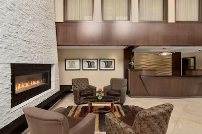 بست وسترن پلاس ادمنتون آیرپرت هتل