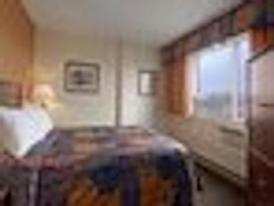 بست وسترن پلاس ادمنتون آیرپرت هتل