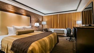 بست وسترن پلاس ادمنتون آیرپرت هتل