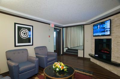 بست وسترن پلاس ادمنتون آیرپرت هتل