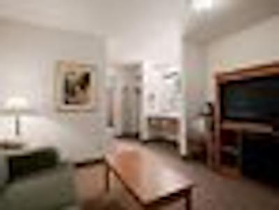 سوپر 8 بای ویندهام اسلاو لاک اب