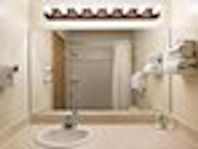 سوپر 8 بای ویندهام اسلاو لاک اب