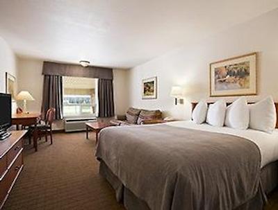 سوپر 8 بای ویندهام اسلاو لاک اب