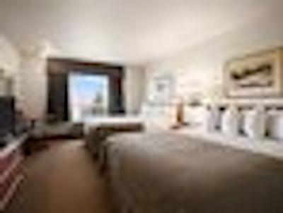 سوپر 8 بای ویندهام اسلاو لاک اب