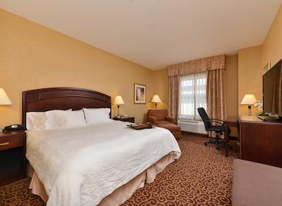 هامپتون این اند سویتز بای هیلتون ادمنتون اینترنیشنال آیرپرت