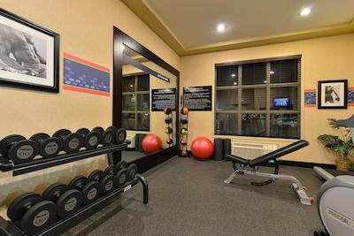 هامپتون این اند سویتز بای هیلتون ادمنتون اینترنیشنال آیرپرت