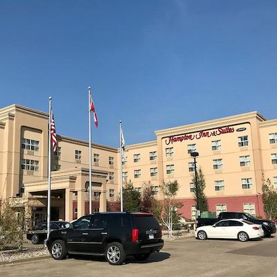 هامپتون این اند سویتز بای هیلتون ادمنتون اینترنیشنال آیرپرت