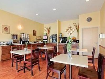 رامادا ادمنتون اینترنیشنال آیرپرت