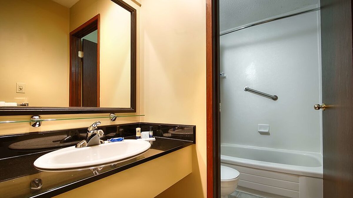 Travelodge by Wyndham Abbotsford Bakerview