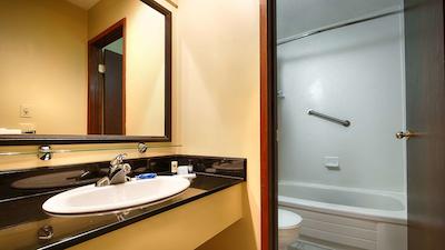 تراولج بای ویندهام ابتسفرد باکرویو