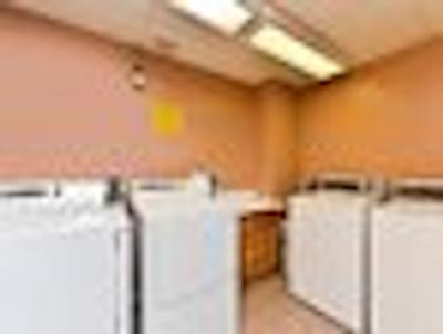 سوپر 8 کالگاری/آیرپرت