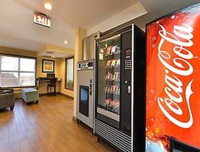 سوپر 8 کالگاری/آیرپرت