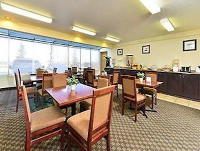 سوپر 8 کالگاری/آیرپرت