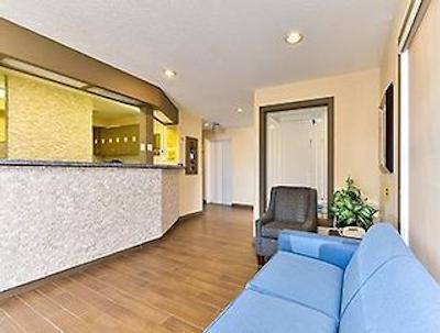 سوپر 8 کالگاری/آیرپرت