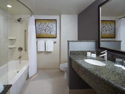 کورتیارد منتریل آیرپرت