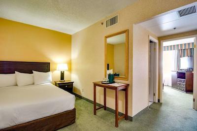 اساوریج این ادمنتون اسود