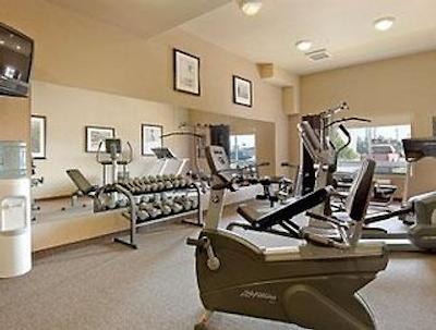 رامادا آیردری هتل اند سویتز