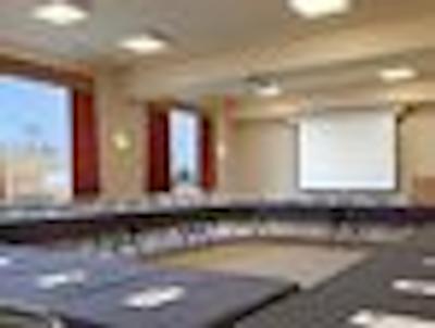 رامادا آیردری هتل اند سویتز