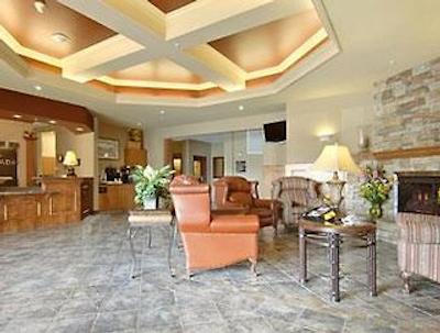 رامادا آیردری هتل اند سویتز