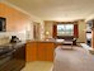 رامادا آیردری هتل اند سویتز