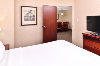 هلید این اکسپرز اند سویتز ادمنتون نرد