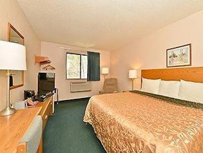 سوپر 8 کاملوپز بک