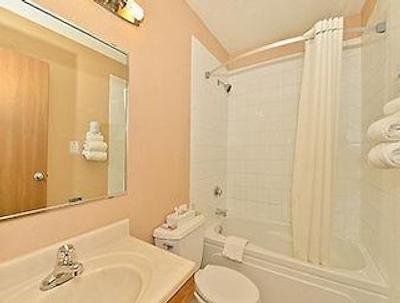 سوپر 8 کاملوپز بک