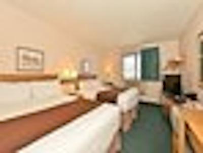 سوپر 8 کاملوپز بک