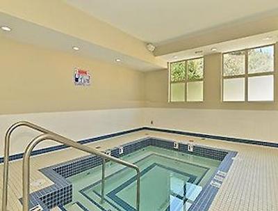 سوپر 8 کاملوپز بک