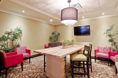 هیلتون گاردن این ترنتو/اجاکس