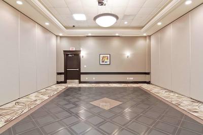 هیلتون گاردن این ترنتو/اجاکس